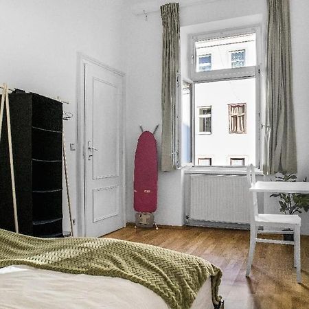 Discover Danube And Prater Stern From Our 1Br Gem Apartment Vienna Exterior photo